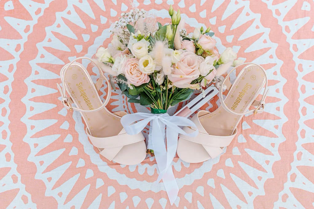 Photo de détailles sur des objets de la marié, photo de mariage préparatifs